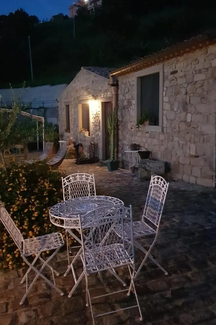 San Noto Antica Residenza Di Caccia Bed & Breakfast Ficarra
